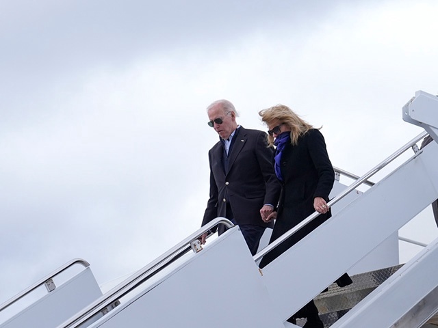 Title: Biden
Image ID: 25001636005261
Article:  President Joe Biden and first lady Jill Biden walk down the steps of Air Force One at Hagerstown Regional Airport in Hagerstown, Md., Wednesday, Jan. 1, 2025, on their way to Camp David. (AP Photo/Susan Walsh)