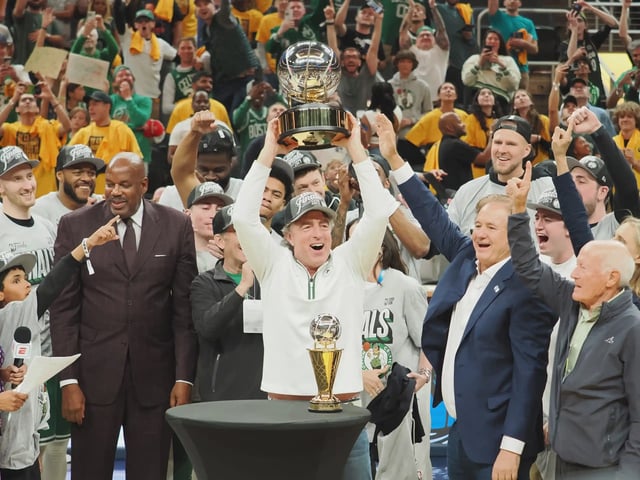 INDIANAPOLIS, IN - MAY 27: The Boston Celtics celebrate winning the Eastern Conference Finals of the 2024 NBA Playoffs on May 27, 2024 at Gainbridge Fieldhouse in Indianapolis, Indiana. NOTE TO USER: User expressly acknowledges and agrees that, by downloading and or using this Photograph, user is consenting to the terms and conditions of the Getty Images License Agreement. Mandatory Copyright Notice: Copyright 2024 NBAE (Photo by Ron Hoskins/NBAE via Getty Images)