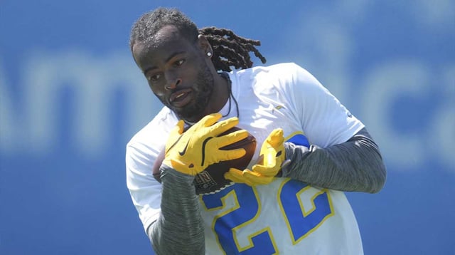 May 20, 2025; El Segundo, CA, USA; Los Angeles Chargers running back Najee Harris (22) catches the ball during offseason workouts at The Bolt. Mandatory Credit: Kirby Lee-Imagn Images