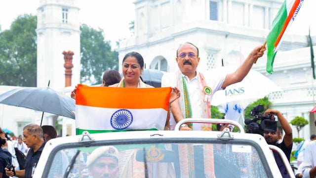 Delhi CM Rekha Gupta and minister Ashish Sood take part in the ‘Tricolour Cyclathon’ on Tuesday. (X-Rekha Gupta)