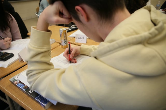 Students practice during an SAT prep class at Glenbard North High School in 2018 in Carol Stream. (Stacey Wescott/Chicago Tribune)