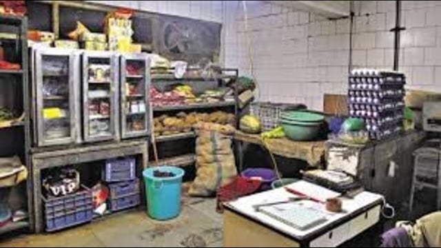 Since the beginning of August, Kashmir has been rattled by a series of seizures and confiscation of hundreds of kilograms of rotten, unsafe or stale meat or its products. (HT representative)
