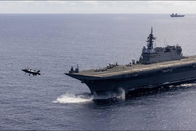 UK F-35B landing and taking off from JMSDF JS Kaga for the first time. Credit: Royal Navy.