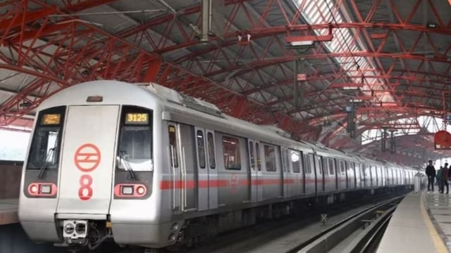Delhi Metro will start train services early from 4 am on Independence Day 2025 to manage large crowds.