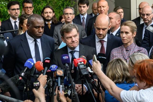 Deutschland, Frankreich und Großbritannien sind bei einem Scheitern der Atom-Verhandlungen mit dem Iran nach eigenen Angaben bereit, die Sanktionen gegen das Land wieder einzusetzen. Dies gelte, sollte bis Ende August keine Einigung erzielt werden.