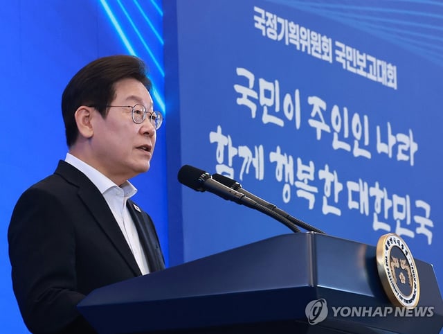 President Lee Jae Myung speaks during a presentation session of the State Affairs Planning Committee held at the former presidential compound of Cheong Wa Dae in Seoul on Aug. 13, 2025. (Yonhap)