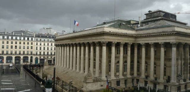 L'ancien siège de la Bourse de Paris, le palais Brongniart, à Paris le 24 août 2015