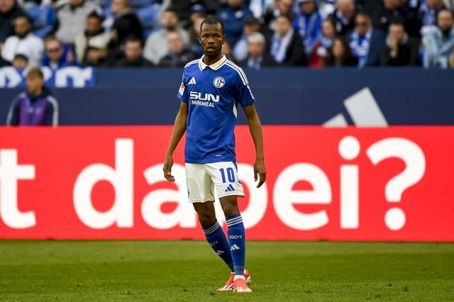 Schalkes Stürmer Pape Meïssa Ba hat den Medizincheck bei den Queens Park Rangers nicht bestanden.