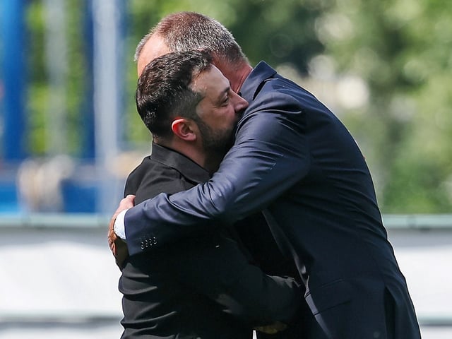 Berlin (Germany), 13/08/2025.- German Chancellor Friedrich Merz (R) welcomes Ukrainian President Volodymyr Zelensky (L) in front of the Chancellery in Berlin, Germany, 13 August 2025. (Alemania, Ucrania) EFE/EPA/FILIP SINGER / POOL