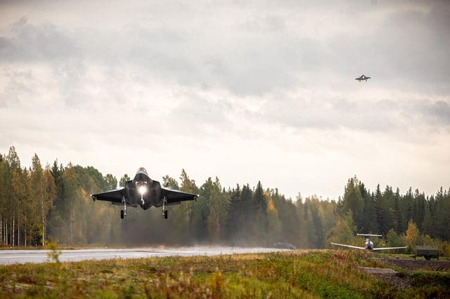 An F-35A Lockheed Martin fighter jet prepares to land on a motorway, in Tervo, Finland September 21, 2023. NTB/Ole Andreas Vekve via REUTERS/File Photo