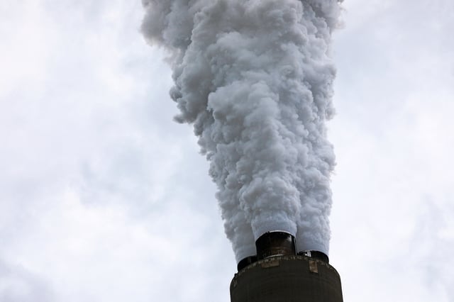 Exhaust rises from the stacks of a power station in West Virginia, U.S., May 16, 2018. Picture taken May 16, 2018. REUTERS/Brian Snyder/File Photo