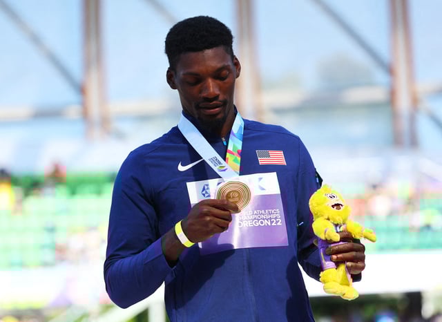 Athletics - World Athletics Championships - Men's 100 Metres - Final - Hayward Field, Eugene, Oregon, U.S. - July 17, 2022 Fred Kerley of the U.S. poses with his gold medal on the podium during the medal ceremony after winning the men's 100 metres final REUTERS/Mike Segar/File Photo