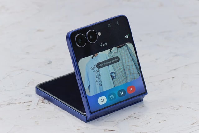 One UI 8 Beta 4 Update Paints Moon A Bizarre Color