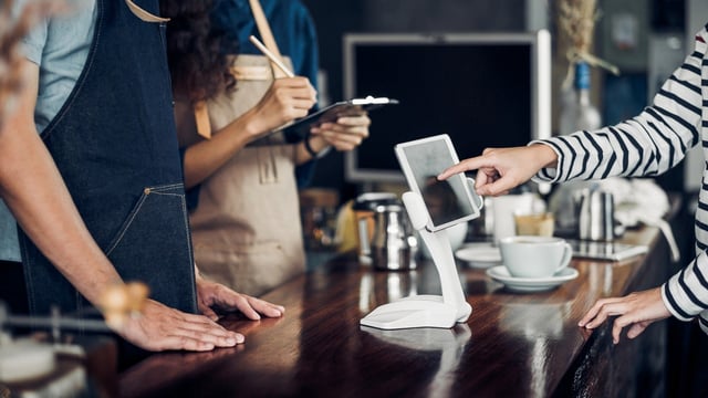 The Automated Makeline reduces waiting times and assists staff members so they can focus on customer service. Credit: wee dezign/Shutterstock.com.