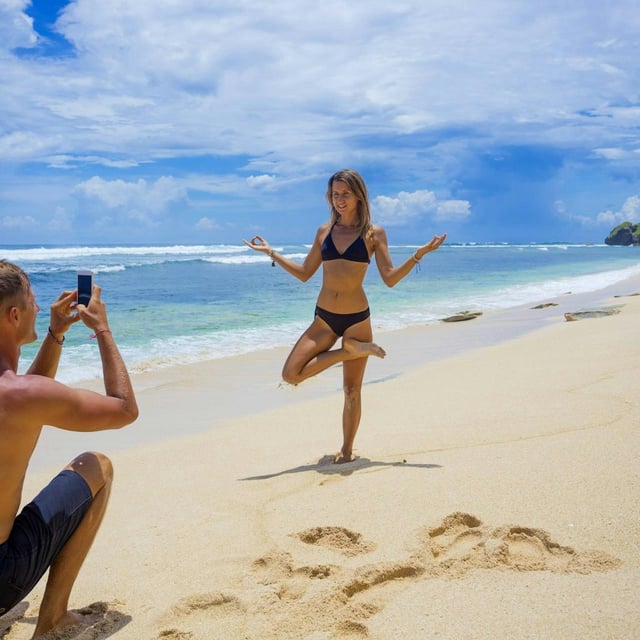 Bei Influencern beliebt: Posieren am Strand. (Symbolbild)