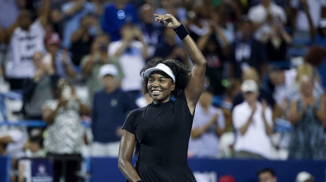 Venus Williams bejubelt ihren Sieg über Peyton Stearns bei den WTA-Washington