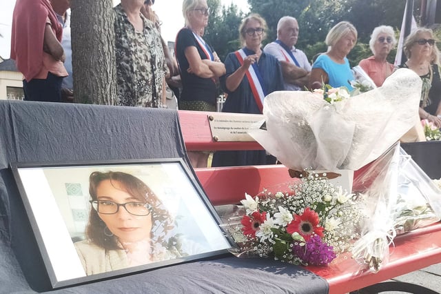 Trois jours après la mort de Tatiana Mevel sous les coups de son ex-conjoint, la commune Saint-Jouan-des-Guérets, près de Saint-Malo, lui a rendu hommage, lundi 11 août.