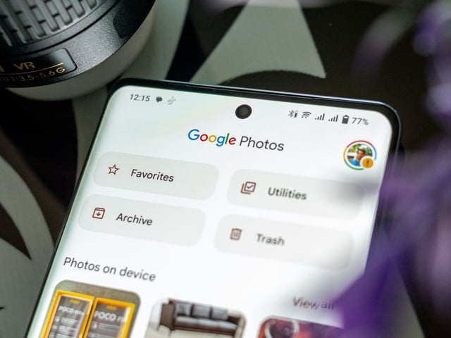 Google Photos library tab showing its logo above the favorites and utilities buttons