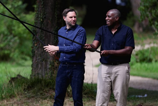 David Lammy y JD Vance, en su día de pesca en Chevening House