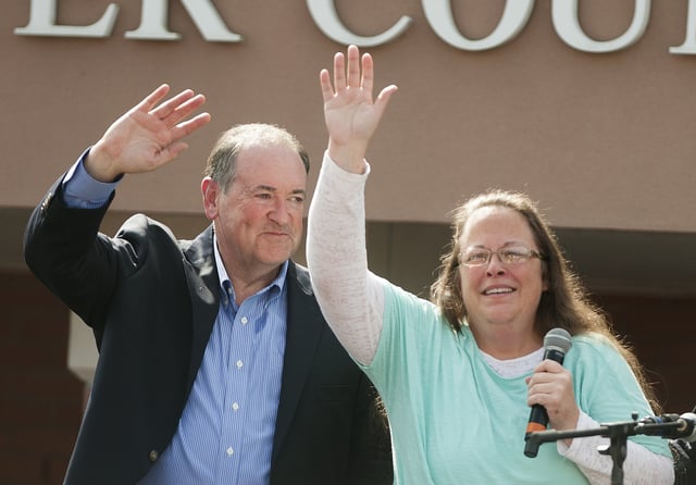 Rowan County Clerk of Courts Kim Davis (R) stands with Republican presidential candidate Mike Huckabee (L) in front of the Carter County Detention Center on September 8, 2015 in Grayson, Kentucky.