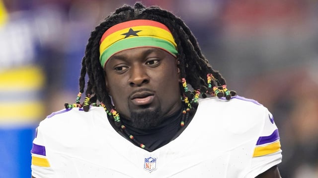 Jan 13, 2025; Glendale, AZ, USA; Minnesota Vikings linebacker Brian Asamoah II (6) against the Los Angeles Rams during an NFC wild card game at State Farm Stadium.