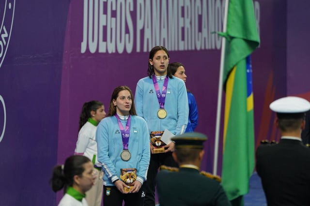 Agostina Hein conquistó el oro y Magdalena Portela la plata pata la natación argentina en los Juegos Panamericanos Junior en Paraguay. (@PrensaCOA)