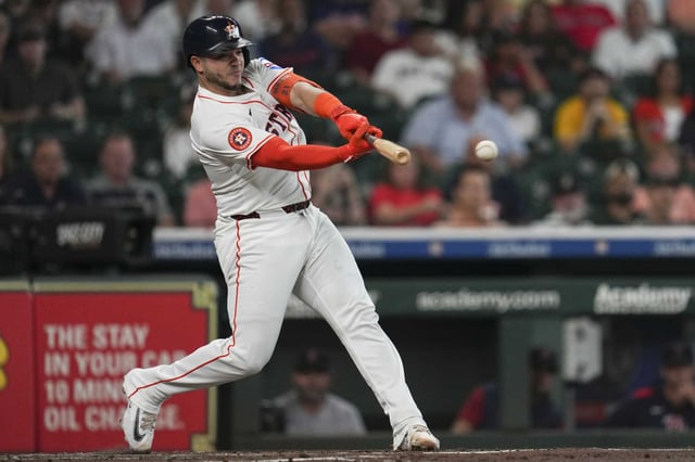 Houston Astros Yainer Diaz (21) hits an RBI single during the first inning of an MLB baseball game in Houston, Wednesday, Aug. 13, 2025.
