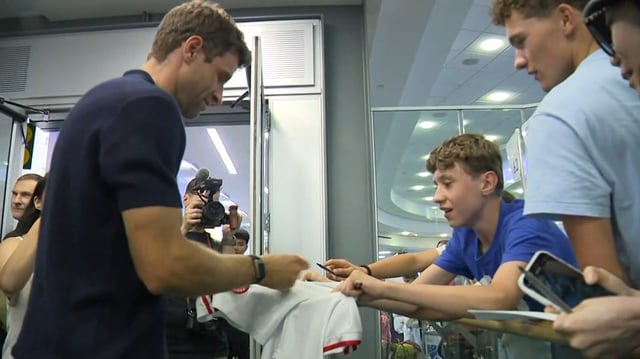 Thomas Müller signs autographs as he arrives at the Vancouver International Airport. 