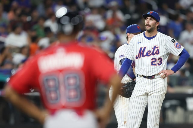 New York Mets pitcher David Peterson (23) looks on before he is pulled from the game during the fourth inning of a baseball game against the Atlanta Braves, Wednesday, Aug. 13, 2025, in New York. (AP Photo/Heather Khalifa)