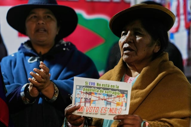 A supporter of former President Evo Morales holds a sign that reads in Spanish: "If Evo is not on the ballot, my vote is null" ahead of August presidential elections, in El Alto, Bolivia, Wednesday, July 30, 2025. (AP Photo/Juan Karita)