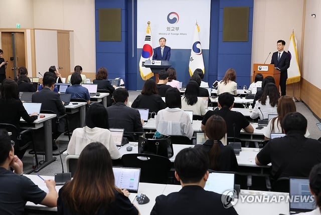 Foreign Minister Cho Hyun holds a press conference with South Korean media at the foreign ministry in Seoul, on Aug. 14, 2025. (Yonhap) 