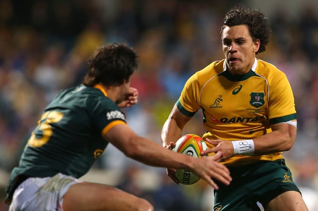 PERTH, AUSTRALIA - SEPTEMBER 06:  Matt Toomua of the Wallabies looks to avoid being tackled by Jan Serfontein of the Springboks during The Rugby Championship match between the Australian Wallabies and the South African Springboks at Patersons Stadium on September 6, 2014 in Perth, Australia.  (Photo by Paul Kane/Gallo Images)