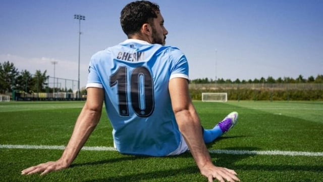 Rayan Cherki wearing Manchester City's number 10 jersey | Image: Manchester City