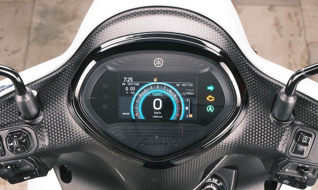 2025 Yamaha Fascino S 125 Hybrid TFT Screen