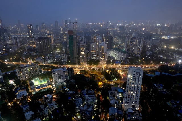 High-rise building are pictured in India's financial capital Mumbai, July 24, 2024. REUTERS/Hemanshi Kamani/File Photo