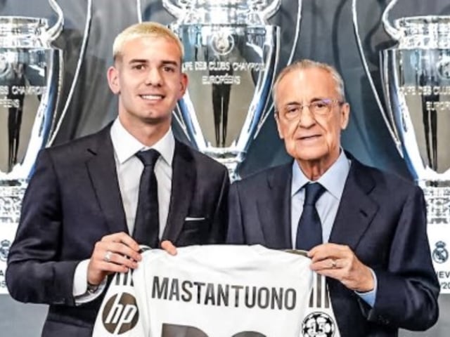 Mastantuono con Florentino Pérez y su camiseta: usará la número 30.