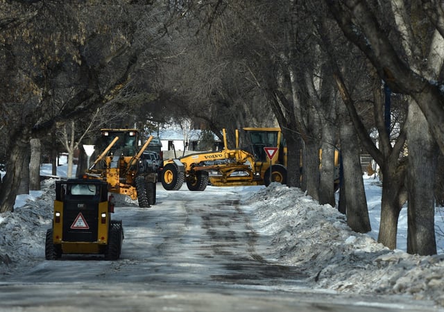 City of Edmonton crews plow the streets in 2022.