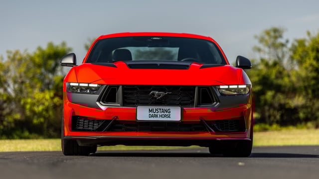 El nuevo Ford Mustang Dark Horse figura a un precio de preventa de $128.500.000