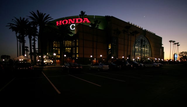 The Honda Center arena is pictured in Anaheim, California January 28, 2009. The arena is home to the NHL's Anaheim Ducks hockey club.  REUTERS/Mike Blake  (UNITED STATES)/File Photo