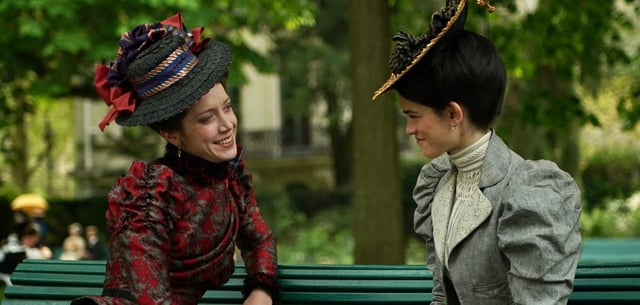 Adèle (Suzanne Lindon, r.) findet ihre Mutter  (Sara Giraudeau)