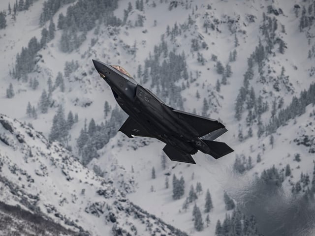 The F-35 Lightning II Joint Strike Fighter, a fifth-gen fighter facing new challenges.