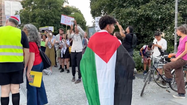 Zwei israelische Frauen wurden von Judenhassern bepöbelt – weil sie Hebräisch sprachen.