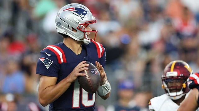 Aug 8, 2025; Foxborough, Massachusetts, USA; New England Patriots quarterback Drake Maye (10) looks to pass during the first half against the Washington Commanders at Gillette Stadium. Mandatory Credit: Paul Rutherford-Imagn Images