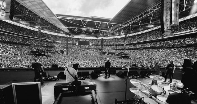 Photo via Oasis Facebook^^^https://www.facebook.com/photo?fbid=1304438047707074&set=pcb.1304438464373699