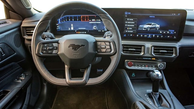 Ford Mustang Dark Horse 2025.