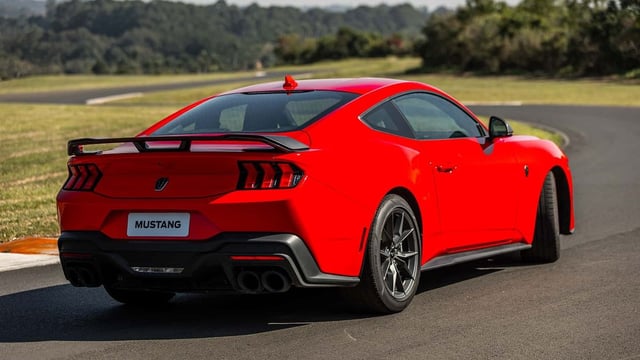 Ford Mustang Dark Horse 2025.