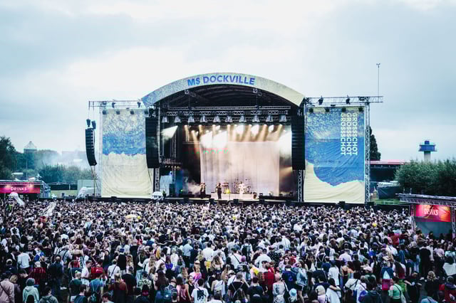 Großschot heißt die größte Bühne des „MS Dockville“ – hier tanzen und feiern die Massen am Freitag und Samstag.