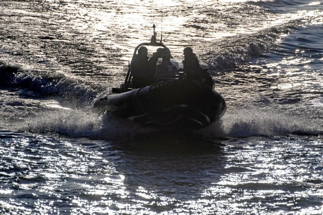 La brigade fluviale de la Seine a repêché quatre corps, mercredi 13 août, qui étaient « très abîmés ». 
