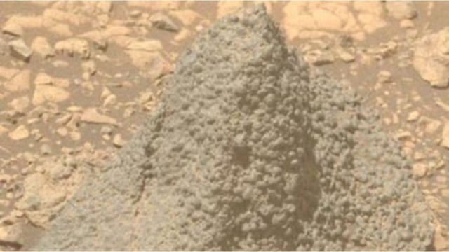 Esta roca fue capturada por el vehículo diseñado para explorar el planeta rojo el 5 de agosto de 2025. 