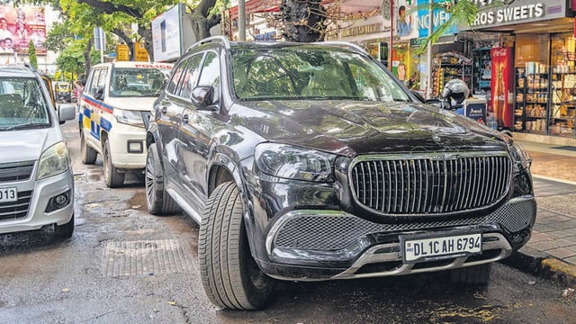 Mumbai, India - August 14, 2025: The Bandra police on Wednesday arrested a 41-year-old driver of a Mercedes car for hitting a 60-year-old woman at Chimbai in Bandra west while she was sitting by the roadside and drinking tea. The Bandra police said that the woman who had suffered severe headache injuries, was rushed to the hospital by the driver but later succumbed to her injuries. in Mumbai, India, on Thursday, August 14, 2025. (Photo by Satish Bate/ Hindustan Times) (Hindustan Times)